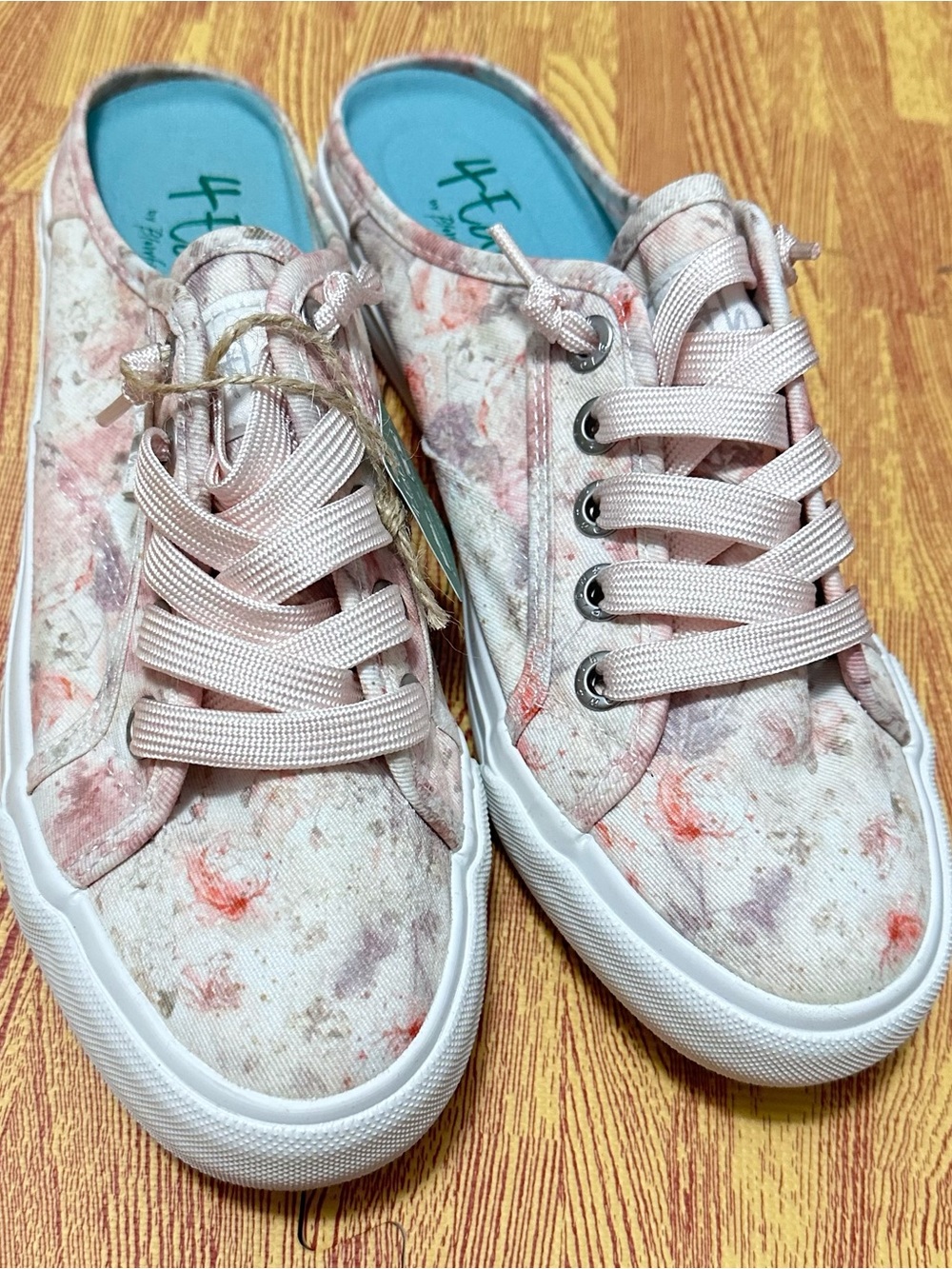 Women's Floral Canvas Slip-On Sneakers - Pink